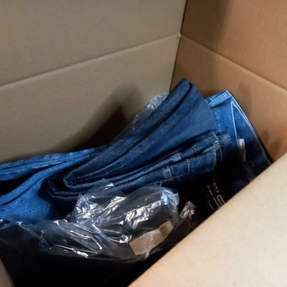 BOX OF APPROX 10 ASSORTED JEANS/DENIM ITEMS VARYING IN SIZE/COLOUR/STYLE