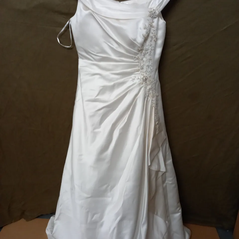 IVORY EMBELLISHED WEDDING DRESS - SIZE UNSPECIFIED