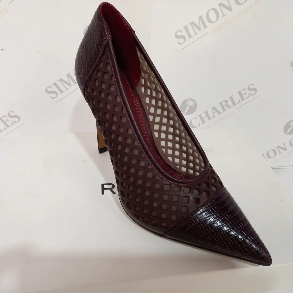 BOXED PAIR OF REISS CLOVER LIZARD SLIP-ON HEELS IN POMEGRANATE SIZE 3