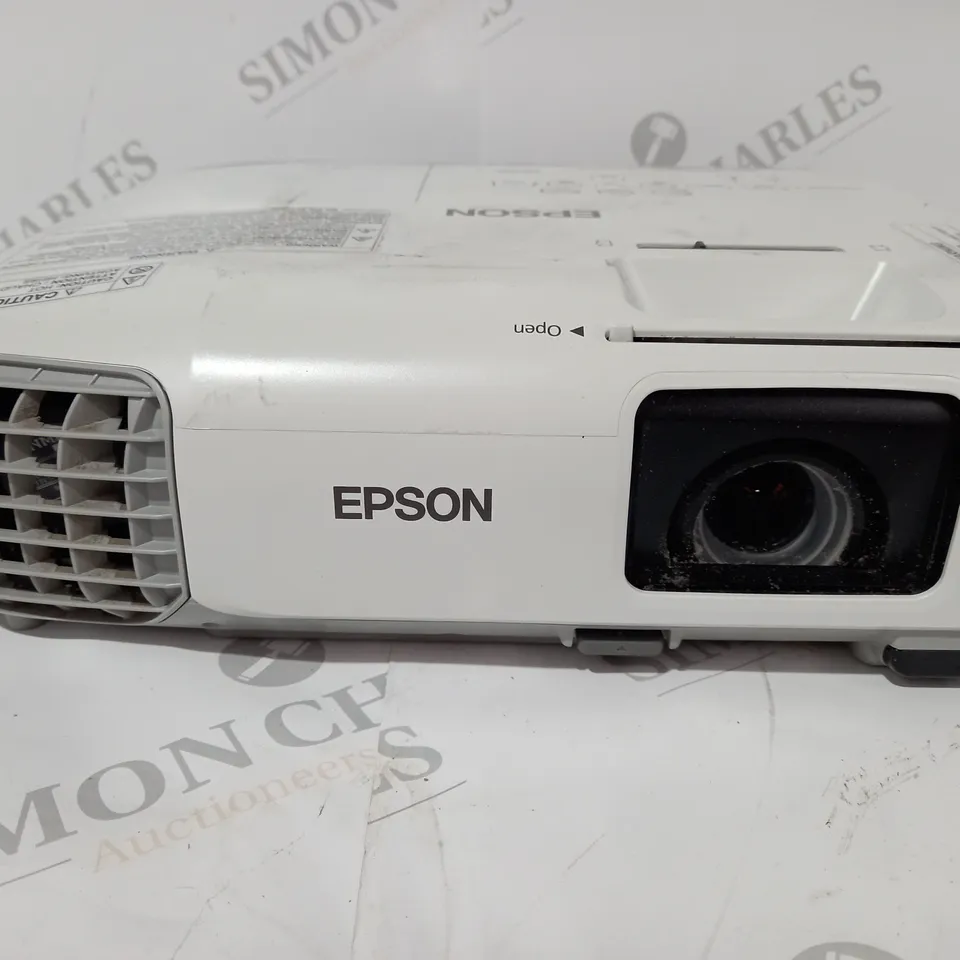 EPSON EB-X27 LCD DESKTOP PROJECTOR