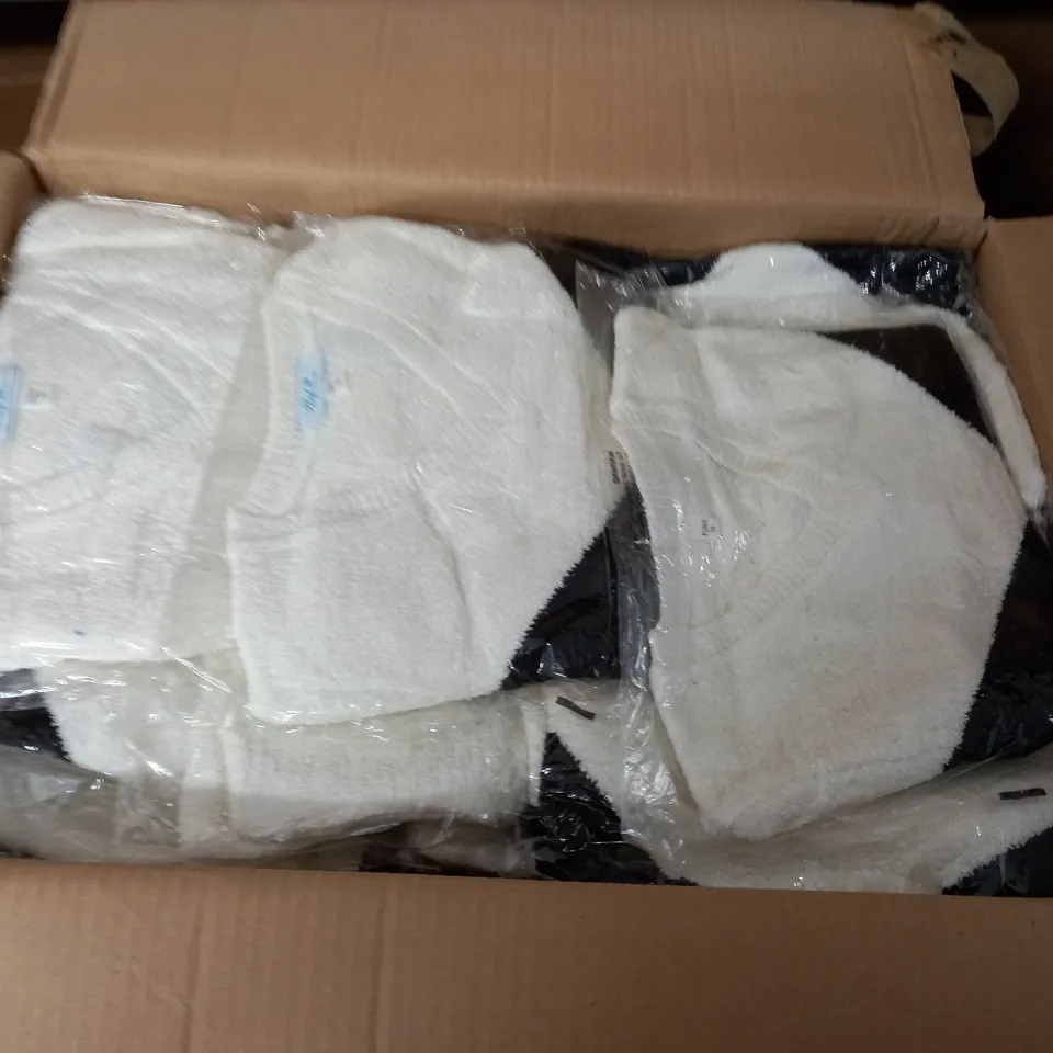 LOT OF APPROXIMATELY 75 CHEVRON V-NECK JUMPERS - SIZE UNSPECIFIED