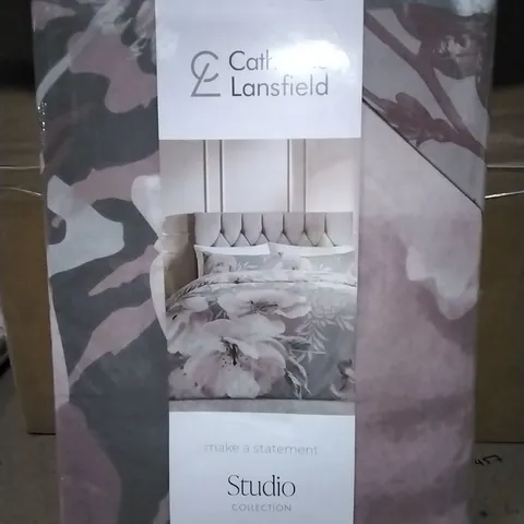 BAGGED CATHERINE LANSFIELD DRAMATIC FLORAL REVERSIBLE KINGSIZE DUVET SET WITH PILLOW CASES