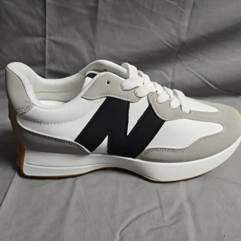 BOXED PAIR OF NEW BALANCE TRAINERS - UK SIZE 40