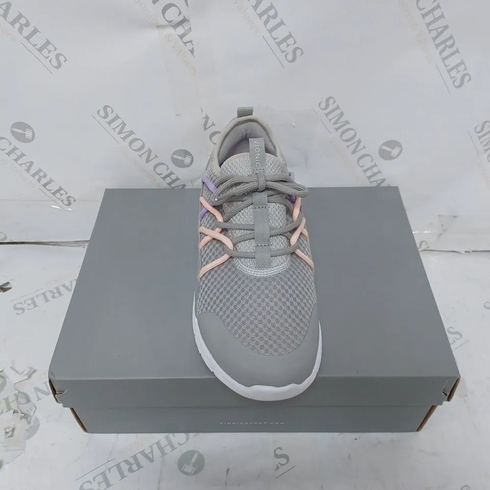 BOXED PAIR OF VIONIC TRAINERS SIZE 7