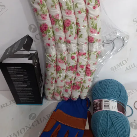 BOX OF APPROX. 20 HOUSE HOLD ITEMS TO INCLUDE WOOL - GARDEN GLOVES - VIVO - HANG/ COLLECTION ONLY ER