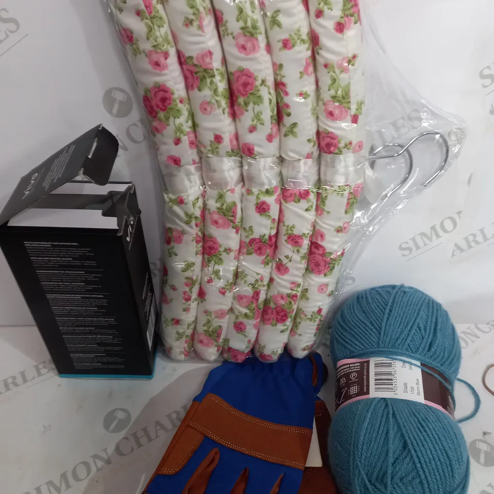 BOX OF APPROX. 20 HOUSE HOLD ITEMS TO INCLUDE WOOL - GARDEN GLOVES - VIVO - HANG/ COLLECTION ONLY ER 