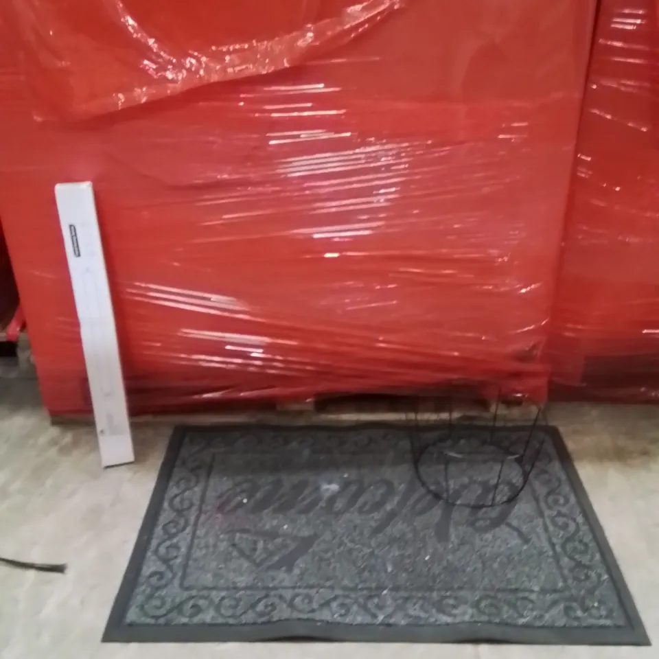 PALLET OF ASSORTED HOUSEHOLD GOODS AND PRODUCTS TO INCLUDE;WELCOME MAT,LED LIGHT,FRUIT BOWL 