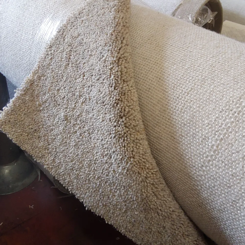 ROLL OF QUALITY DIM HEATHERS CARPET - APPROXIMATELY 4 x 2m