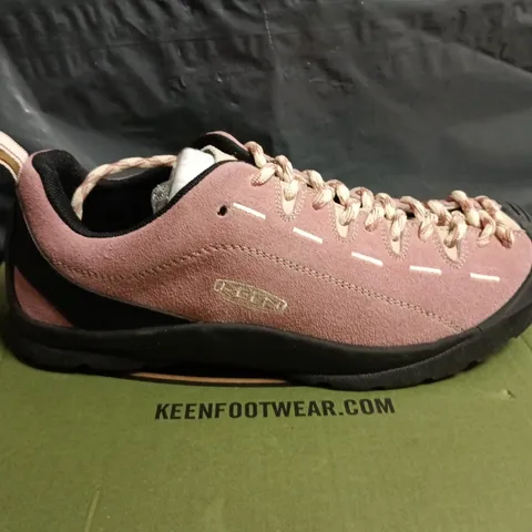 KEENJASPER TRAINERS IN PINK/WHITE - UK 6