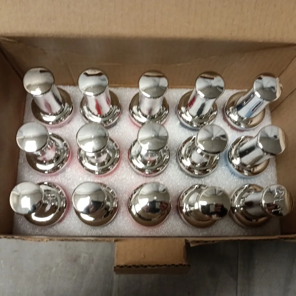 BOX OF APPROXIMATELY 15 BOTTLES OF DIVA NAIL VARNISH VARIOUS COLOURS