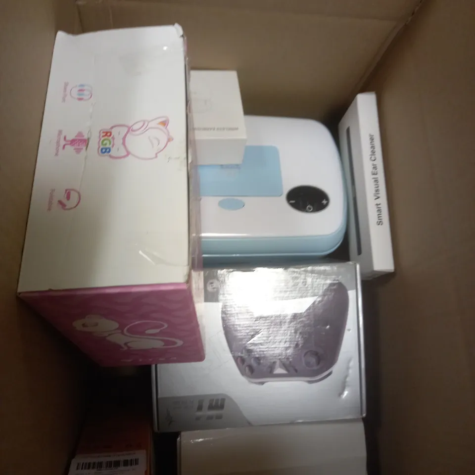 BOX OF APPROXIMATELY 5 ASSORTED ITEMS TO INCLUDE SELFIE STICK, EAR CLEANER, CAT EAR HEADSET ETC