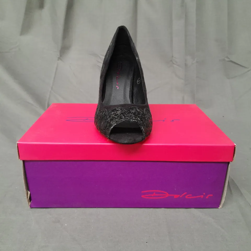 BOXED PAIR OF DOLCIS OPEN TOE HEELED SHOES IN BLACK W. GLITTER EFFECT UK SIZE 4