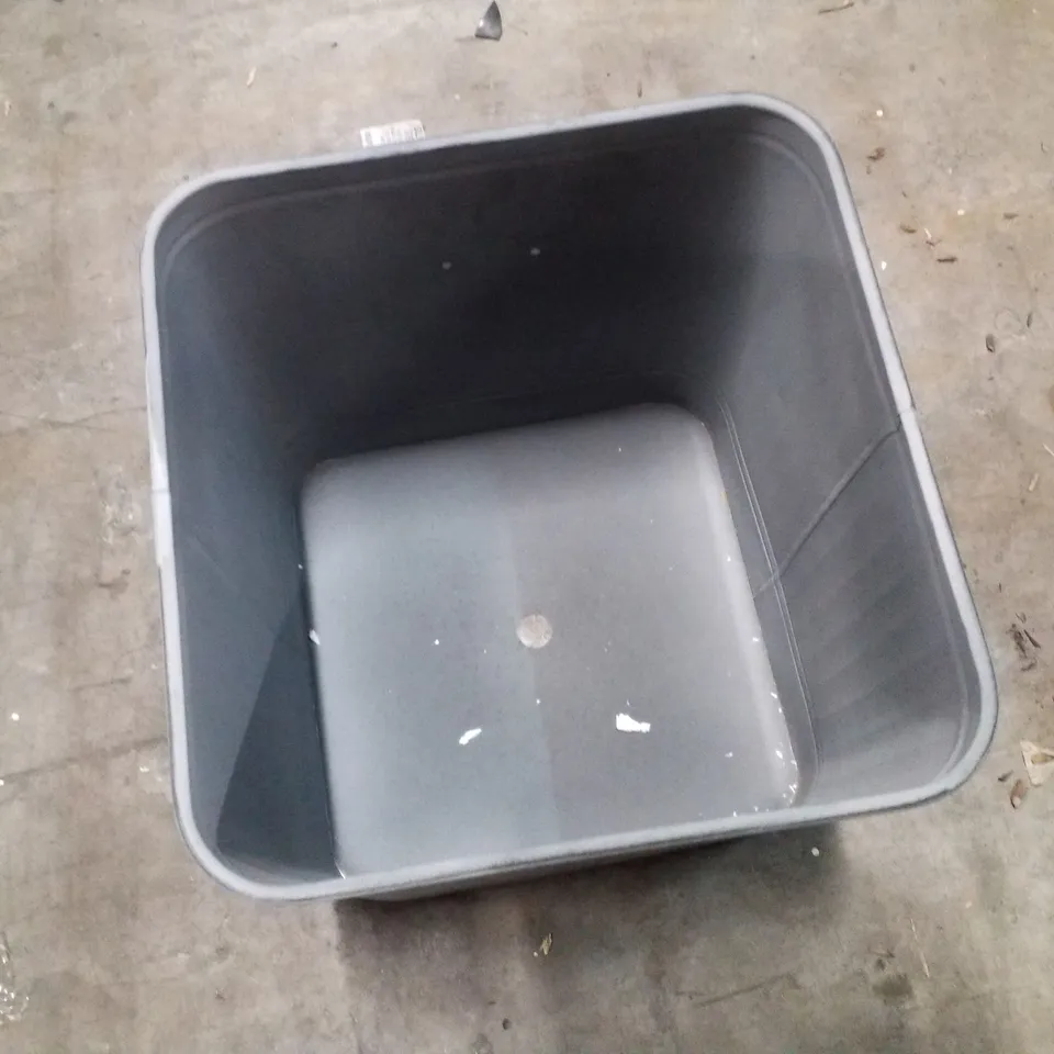 IVYLINE OUTDOOR HAMPTON SQUARE GALVANISED METAL PLANTER 35×34CM 