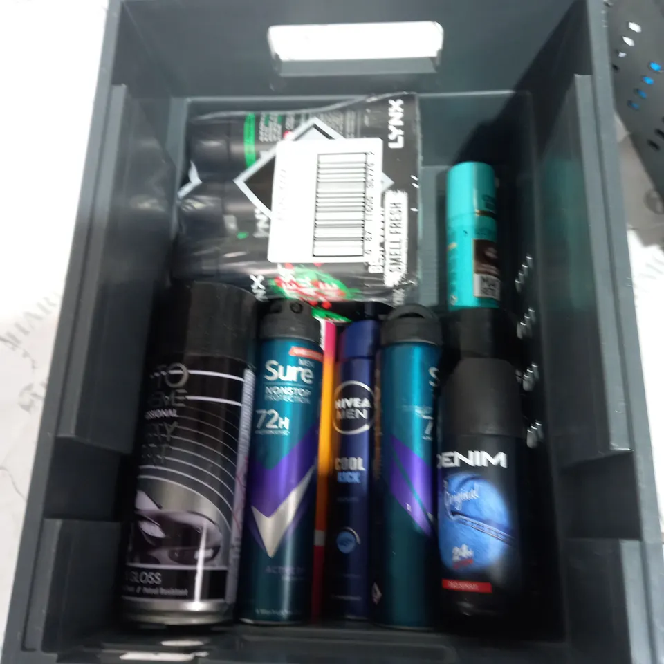 APPROXIMATELY 10 ASSORTED AEROSOL ITEMS TO INCLUDE HAIR SPRAY, DEODORANT, SPRAY PAINT ETC - COLLECTION ONLY 