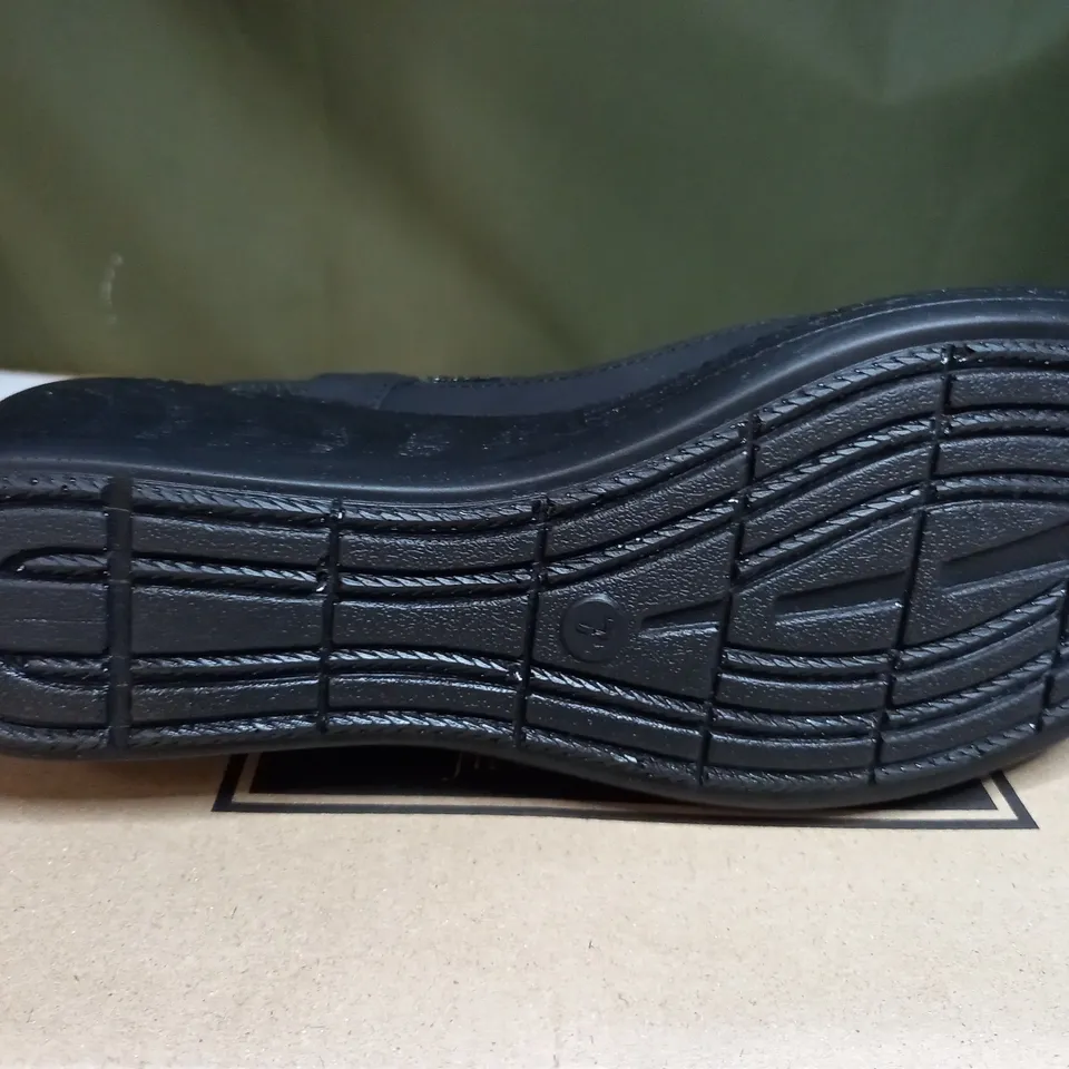 BOXED CUSHION WALK OPEN TOE PLATFORM SANDALS - SIZE 7