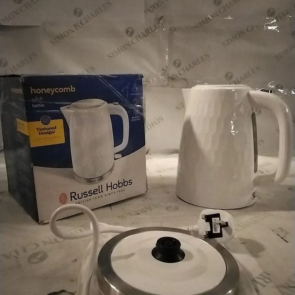 BOXED RUSSELL HOBBS HONEYCOMB KETTLE