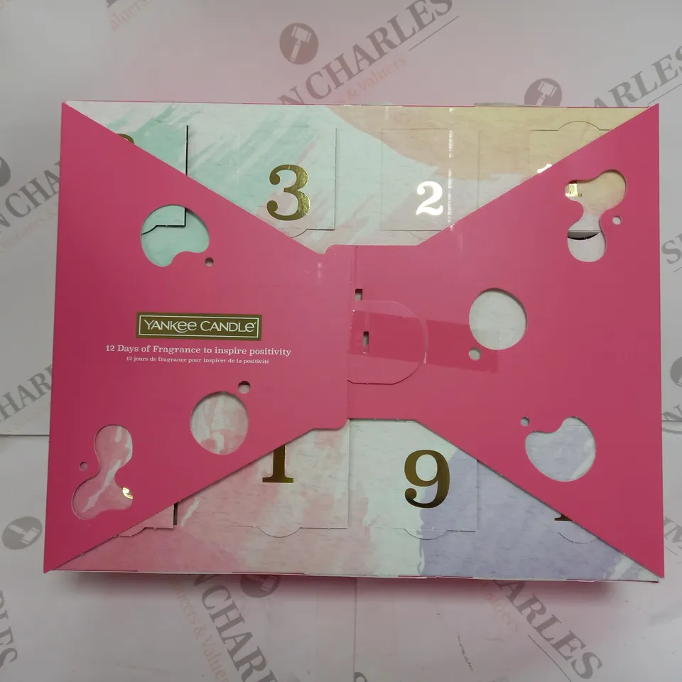 YANKEE CANDLE 12 ORIGINAL VOTIVES & 1 HOLDER GIFT SET RRP £32.99