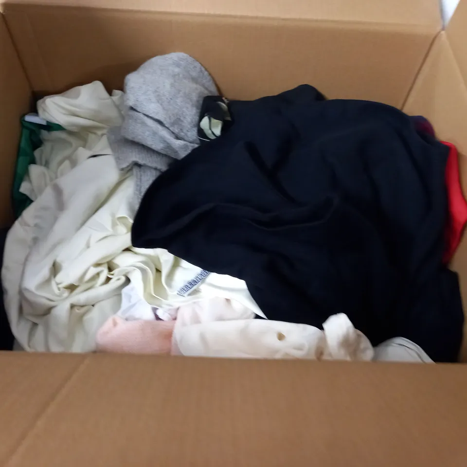 LARGE QUANTITY OF ASSORTED CLOTHING ITEMS TO INCLUDE ZARA, BOOHOO AND SHEIN