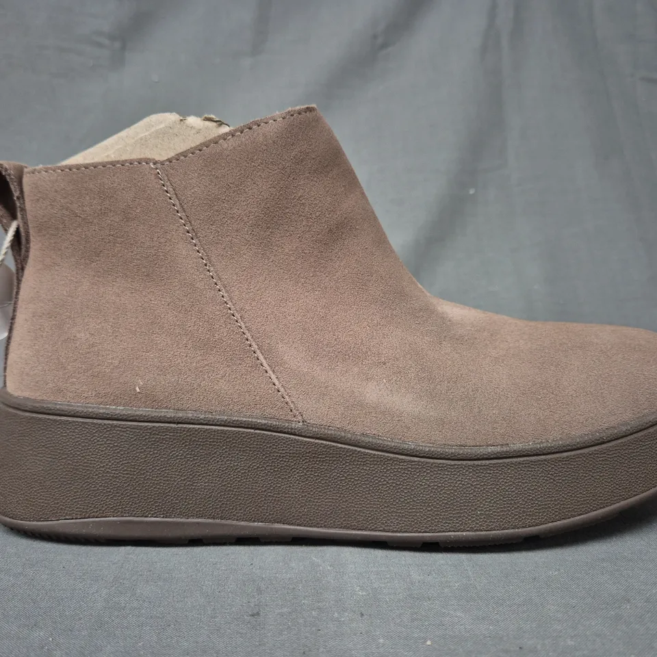 BOXED PAIR OF FITFLOP F-MODE SUEDE FLATFORM ZIP ANKLE BOOTS IN MINKY GREY UK SIZE 7