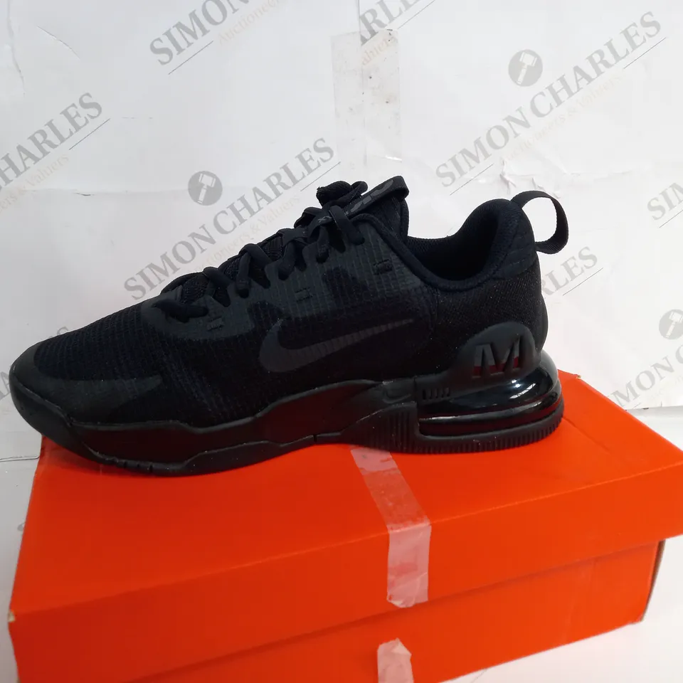 BOXED PAIR OF NIKE AIR MAX BLACK TRAINERS SIZE 6