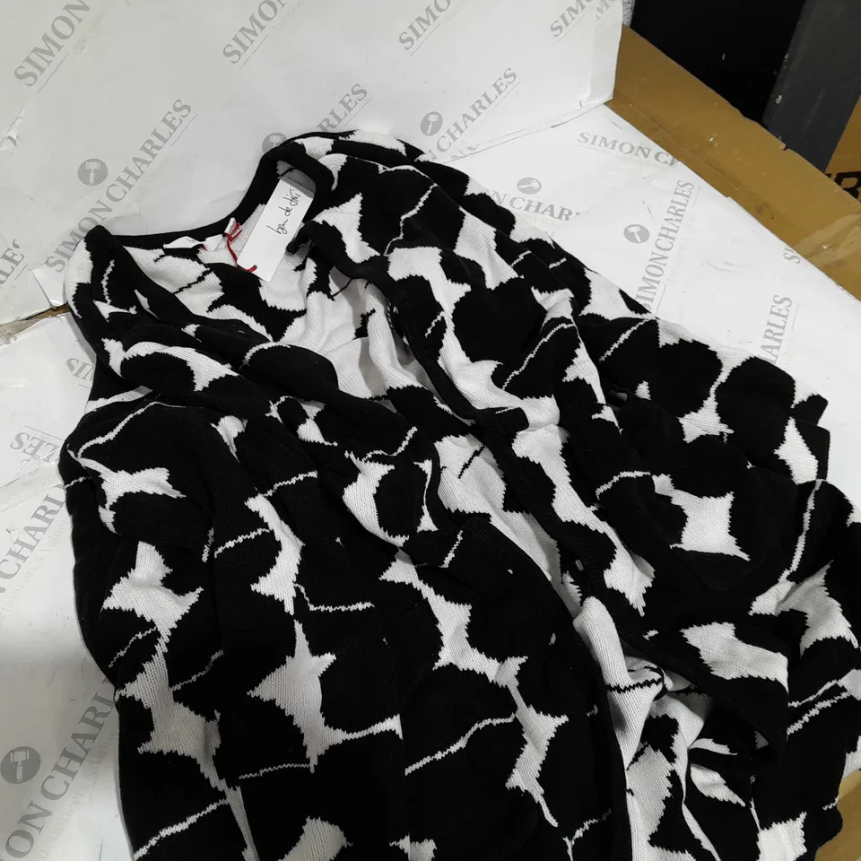 BEU DE DIFI JACQUARD COATIGN WARM WHITE & BLACK SIZE 2XL