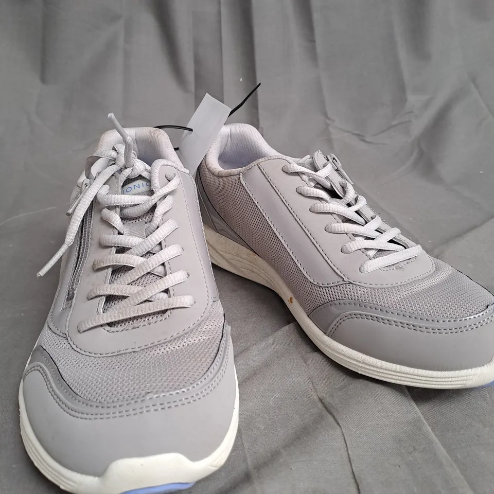 VIONIC AGILE CASSIS ZIP TRAINERS IN SLATE - SIZE 6.5