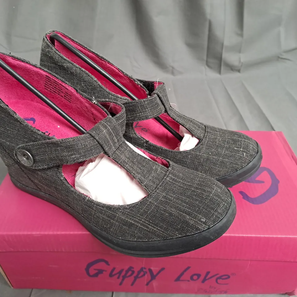 BOX OF APPROXIMATELY 12 PAIRS OF BLACK GUPPY LOVE WEDGE SHOES IN VARIOUS SIZES 