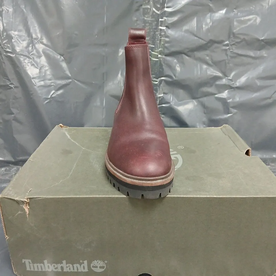 BOXED PAIR OF TIMBERLAND LONDON SQUARE CHELSEA BOOTS IN BURGUNDY SIZE UK 6