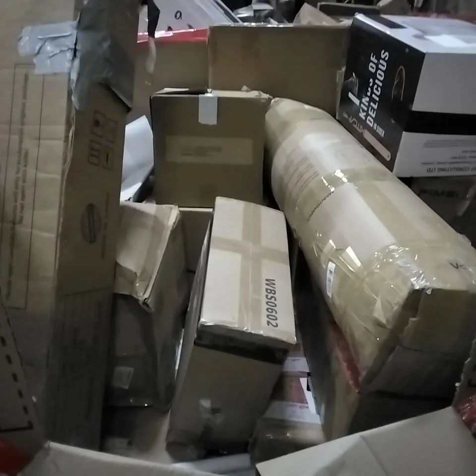 PALLET CONTAINING ASSORTED PRODUCTS INCLUDING PET RAMP, 180CM CHRISTMAS TREES, CHRISTMAS WREATH, PICTURE FRAMES & RUSSELL HOBBS CYLINDER VACUUM
