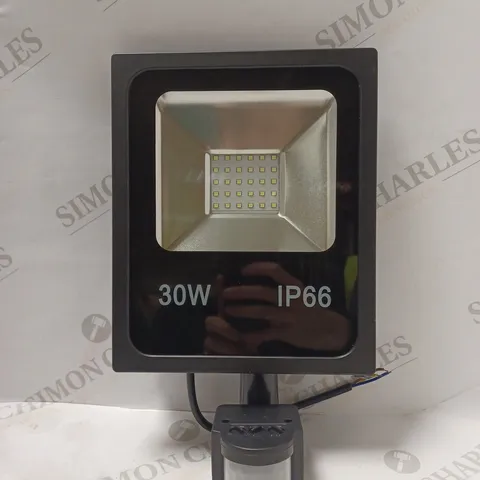 BOXED GOODWIN FLOODLIGHT WITH SENSOR 220-240V - GW6610