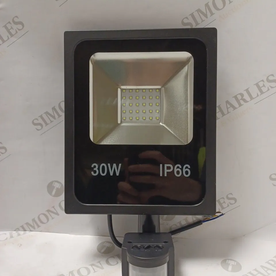 BOXED GOODWIN FLOODLIGHT WITH SENSOR  220-240V - GW6610