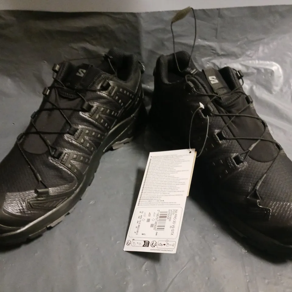 BOXED PAIR OF SALOMON XA PRO 3D V9 GTX SHOES IN BLACK UK SIZE 10