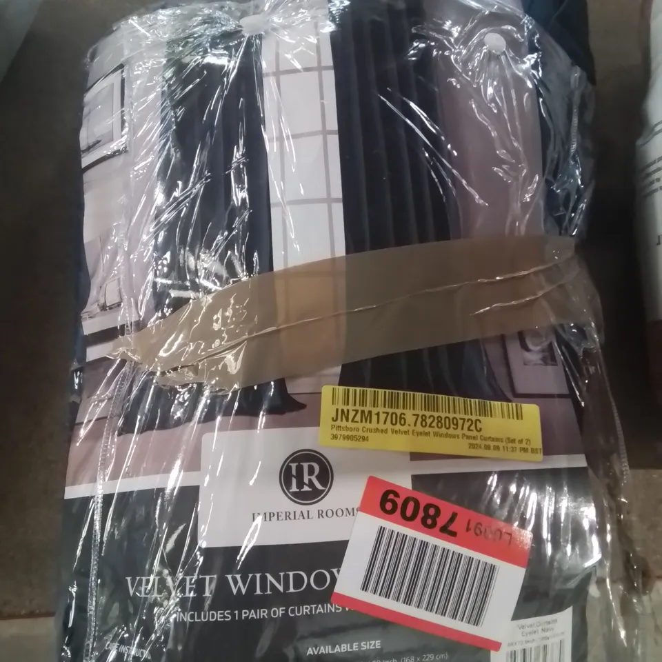 LOT CONTAINING VARIOUS CURTAINS (SIZES AND COLOURS VARY)