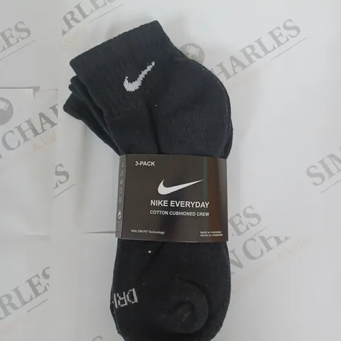 NIKE EVERYDAY 3PC CREW SOCKS IN BLACK SIZE M