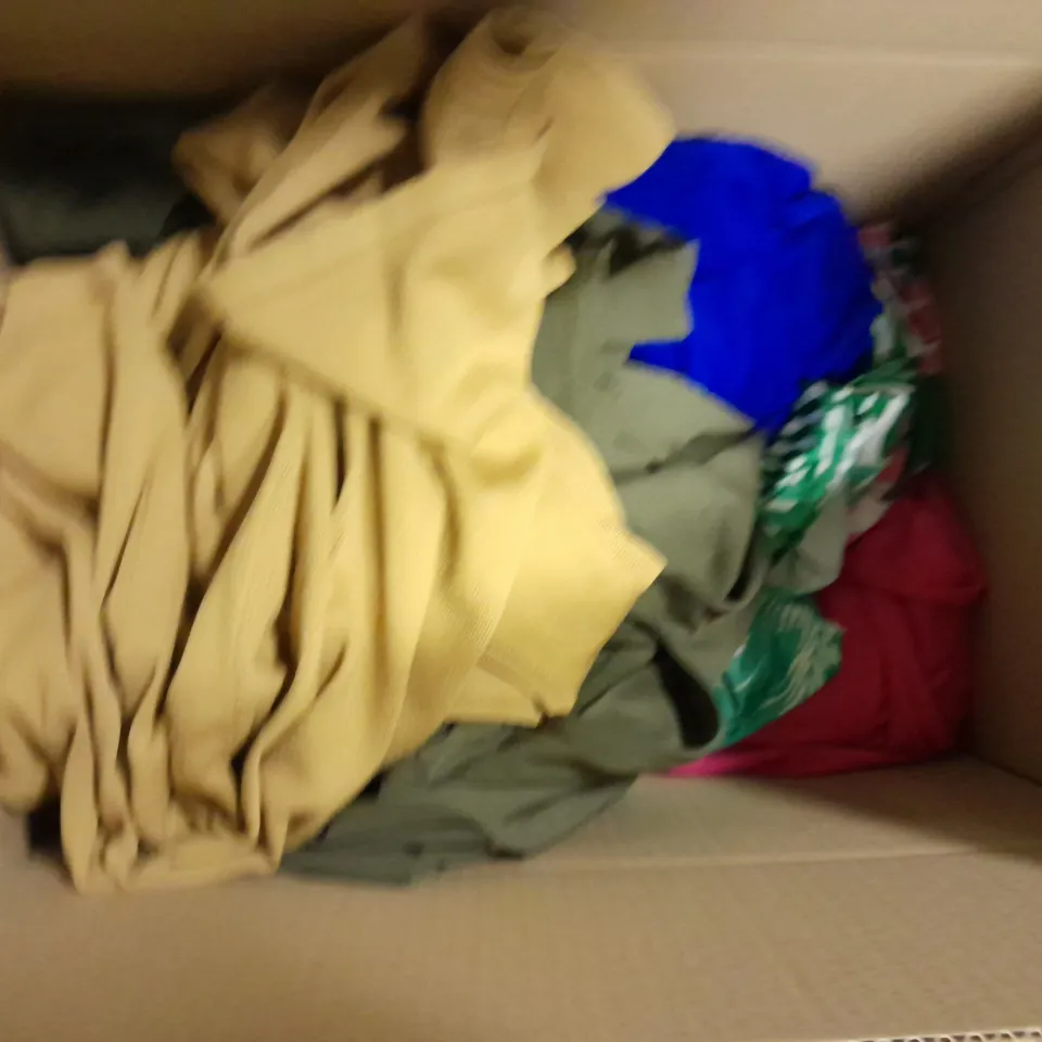 APPROXIMATELY 12 ASSORTED DRESSES TO INCLUDE DU JOUS, BRENDA EDWARDS, JULIEN NACDONALD, ETC