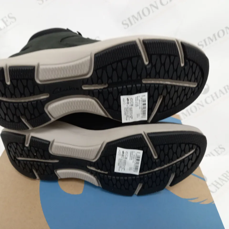 BOXED PAIR OF CLARKS WAVE 2.0 MID TRAINERS IN BLACK - 3