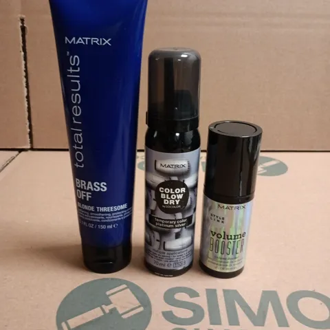 BOX OF APPROXIMATELY 50 MATRIX HAIRCARE PRODUCTS TO INCLUDE BRASS OFF PROTECTING CREAMS, TEMPORARY COLOUR SPRAYS AND VOLUME BOOSTERS