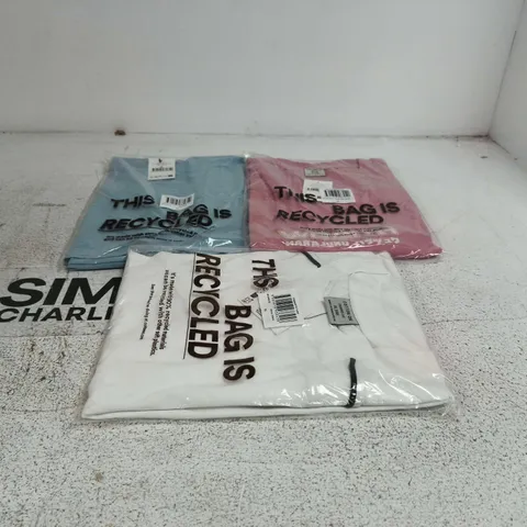 BOX OF APPROXIMATELY 25 ASSORTED CLOTHING ITEMS TO INCLUDE CROPPED FIT T SHIRT, BOX FIT GRAPHIC T SHIRT ETC