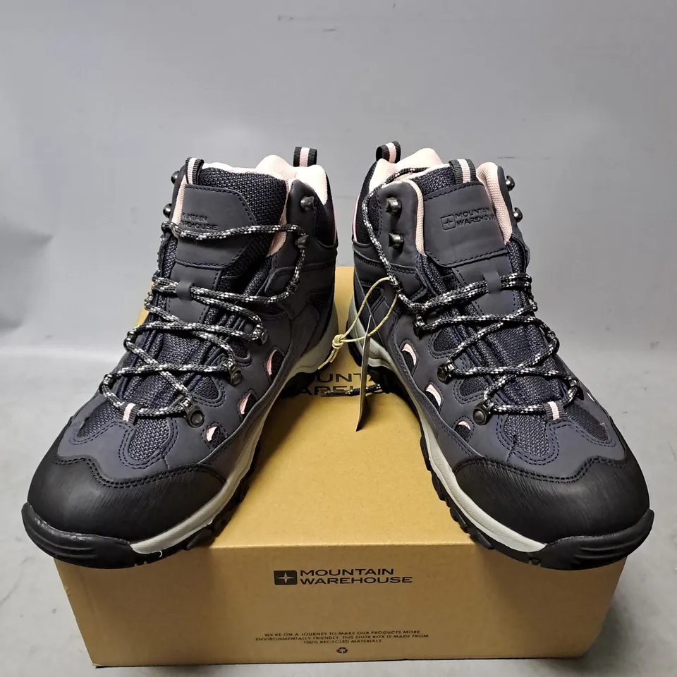 BOXED PAIR OF MOUNTAIN WAREHOUSE ADVENTURER WOMENS WATERPROOF WALKING BOOT IN DARK PURPLE SIZE 8