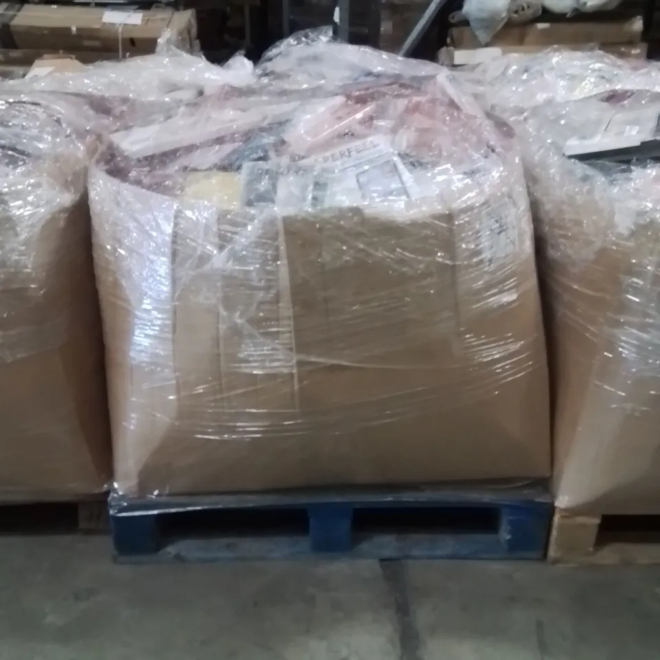 PALLET TO CONTAIN A LARGE QUANTITY OF TABLET CASES AND SCREEN PROTECTORS