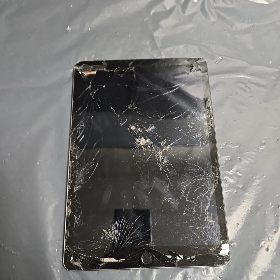 APPLE IPAD TABLET – FRONT GLASS CRACKED WITH SPIDERWEB DAMAGE.