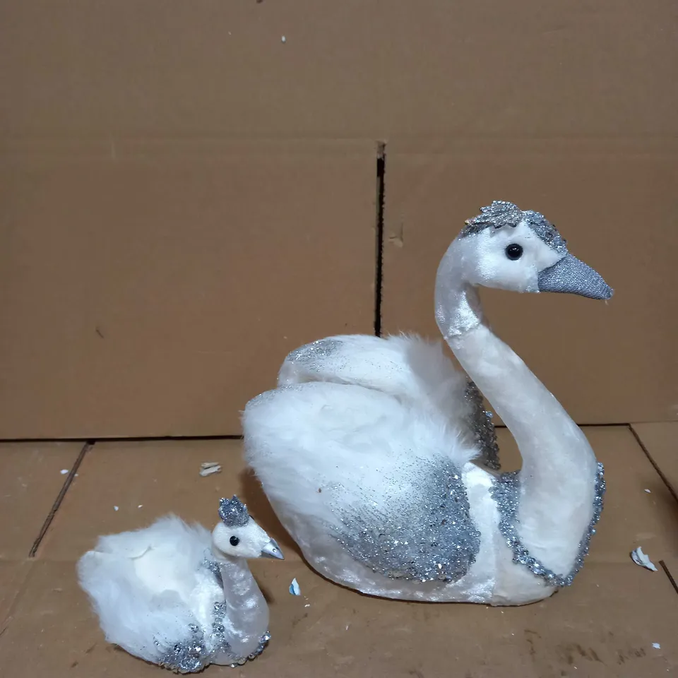 JM BY JULIEN MACDONALD SET OF 2 FAUX FUR SWANS
