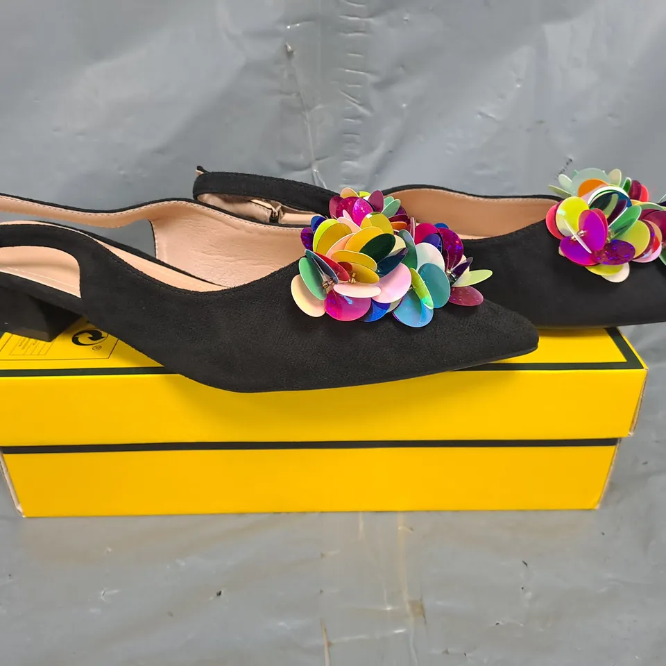 BOXED PAIR OF UNBRANDED POINTED TOE LOW HEEL SLINGBACK SHOES IN BLACK W. SEQUIN DETAIL SIZE EU 44