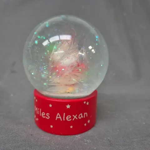 PERSONALISED SANTA SNOWGLOBE CHRISTMAS DECORATION