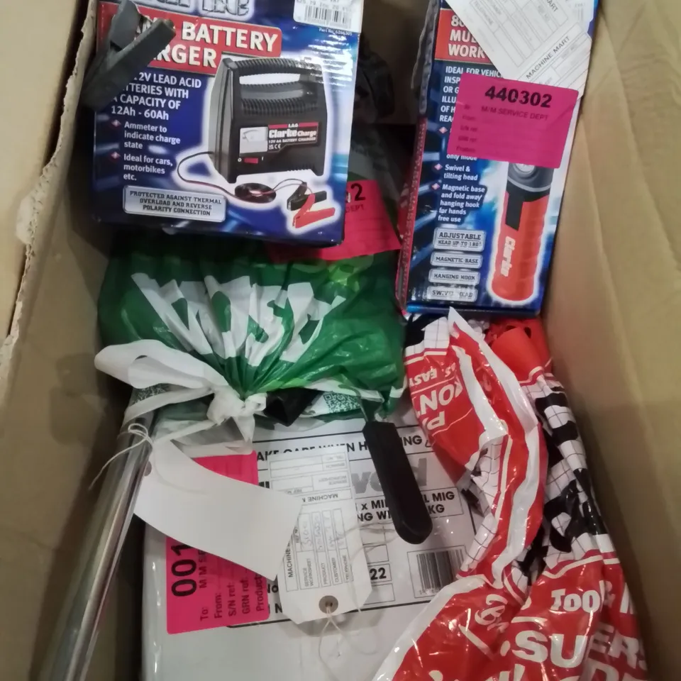 BOX OF MIXED TOOLS TO INCLUDE: 15KG MILD STEEL WELDING WIRE, BATTERY CHARGER AND WORK LIGHT