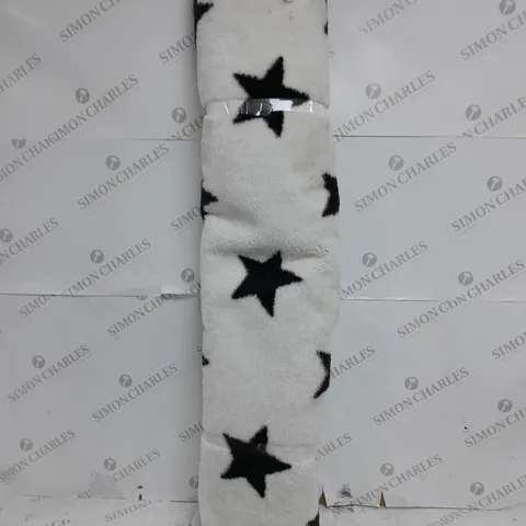 STAR PATTERN RUG - WHITE AND BLACK 