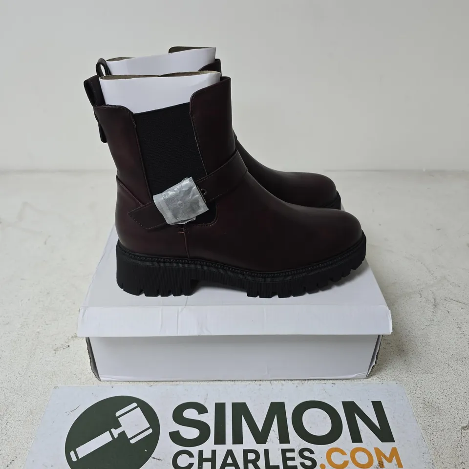 BOXED PAIR OF SHOES BY EMMA LAPARI BORDEAUX - SIZE 7