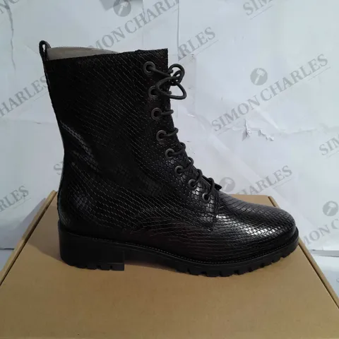 BOXED PAIR OF DUNE LONDON PRESTONE HIKER BOOTS BLACK SIZE 6