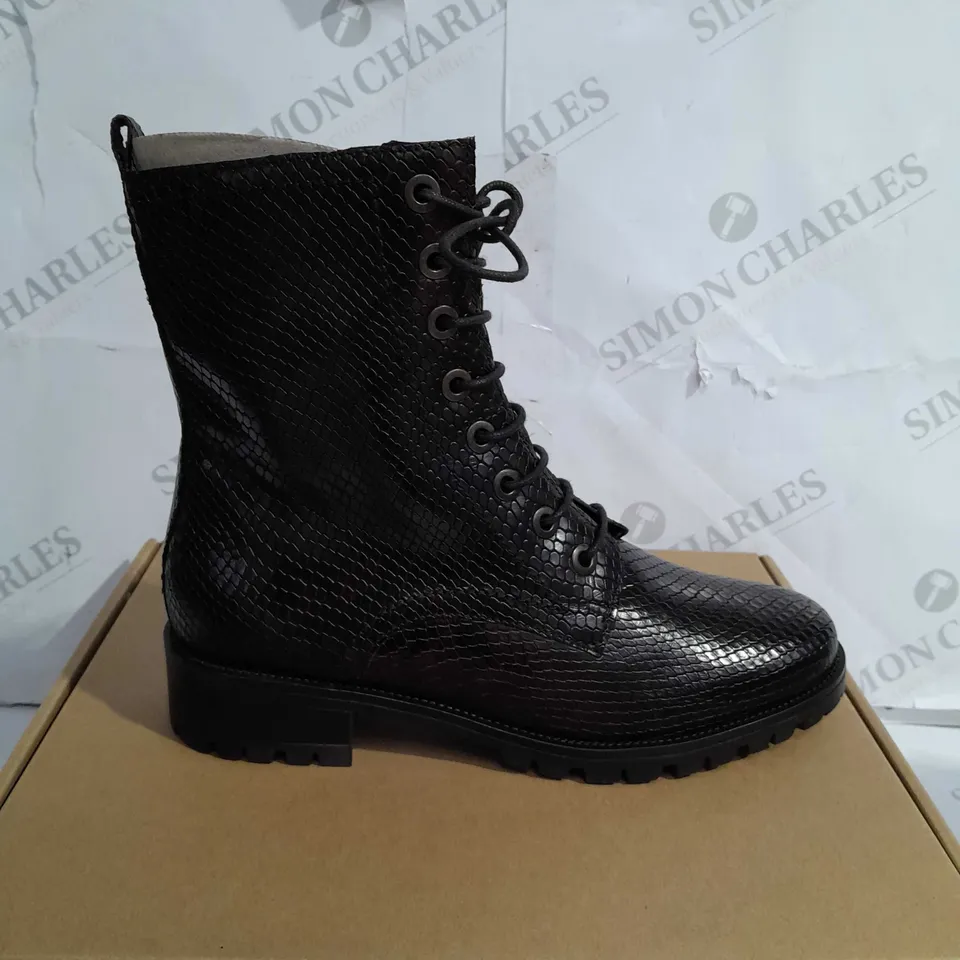 BOXED PAIR OF DUNE LONDON PRESTONE HIKER BOOTS BLACK SIZE 6