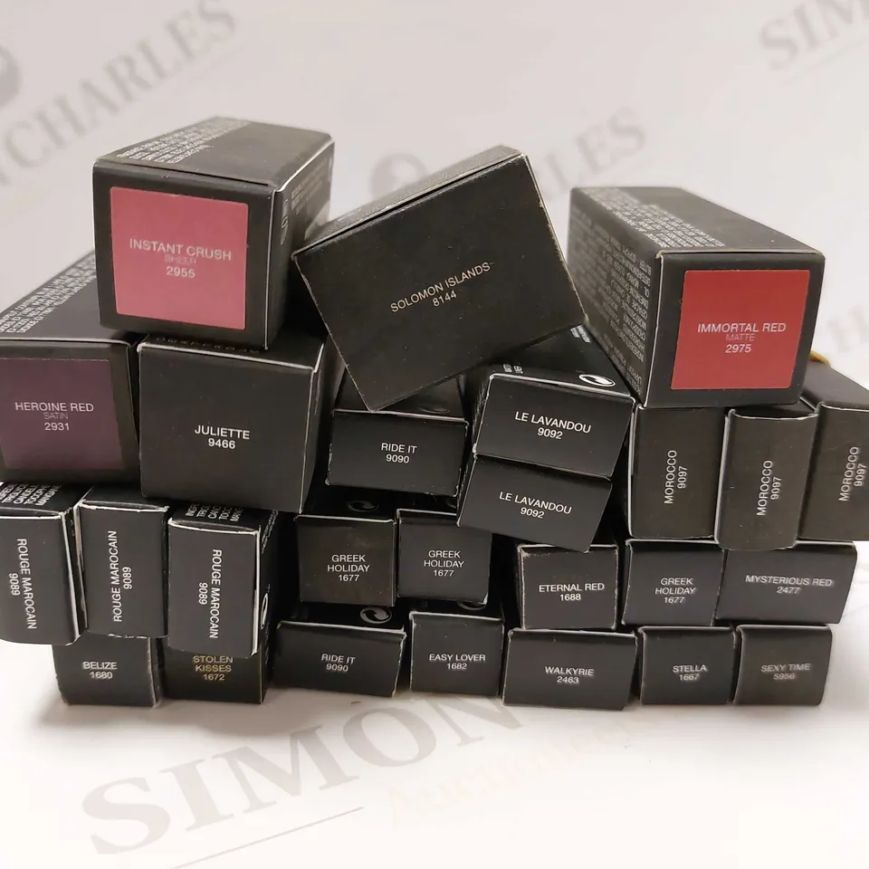 BOX OF APPROX 20 NARS MAKE UP ITEMS 